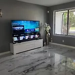 Waterfront Home With Heated Pool & Jacuzzi & Pool Table & Ping Pong Table & Bar By Hard Rock Casino